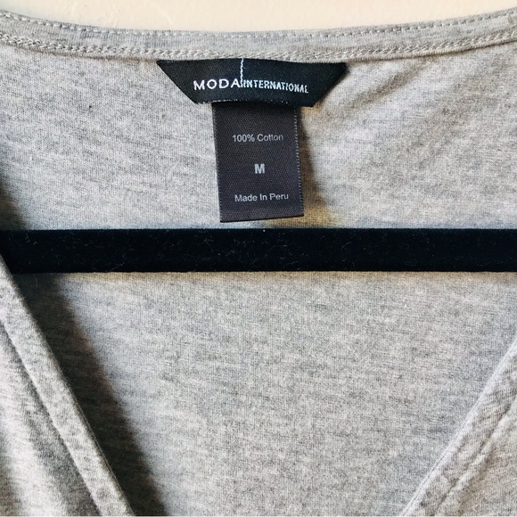 Moda Grey Ruched-Side Tee (Size M) - Picture 6 of 6